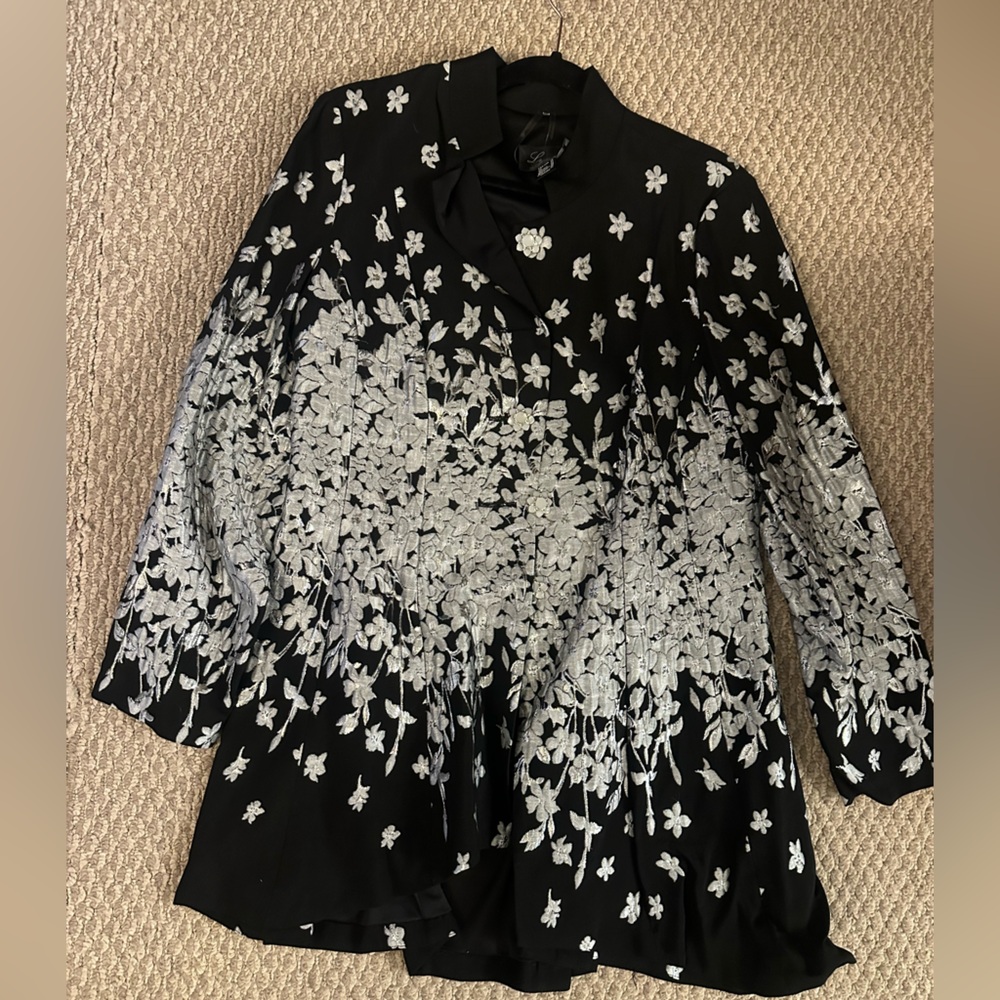 Frank Lyman Design Black Floral Blazer